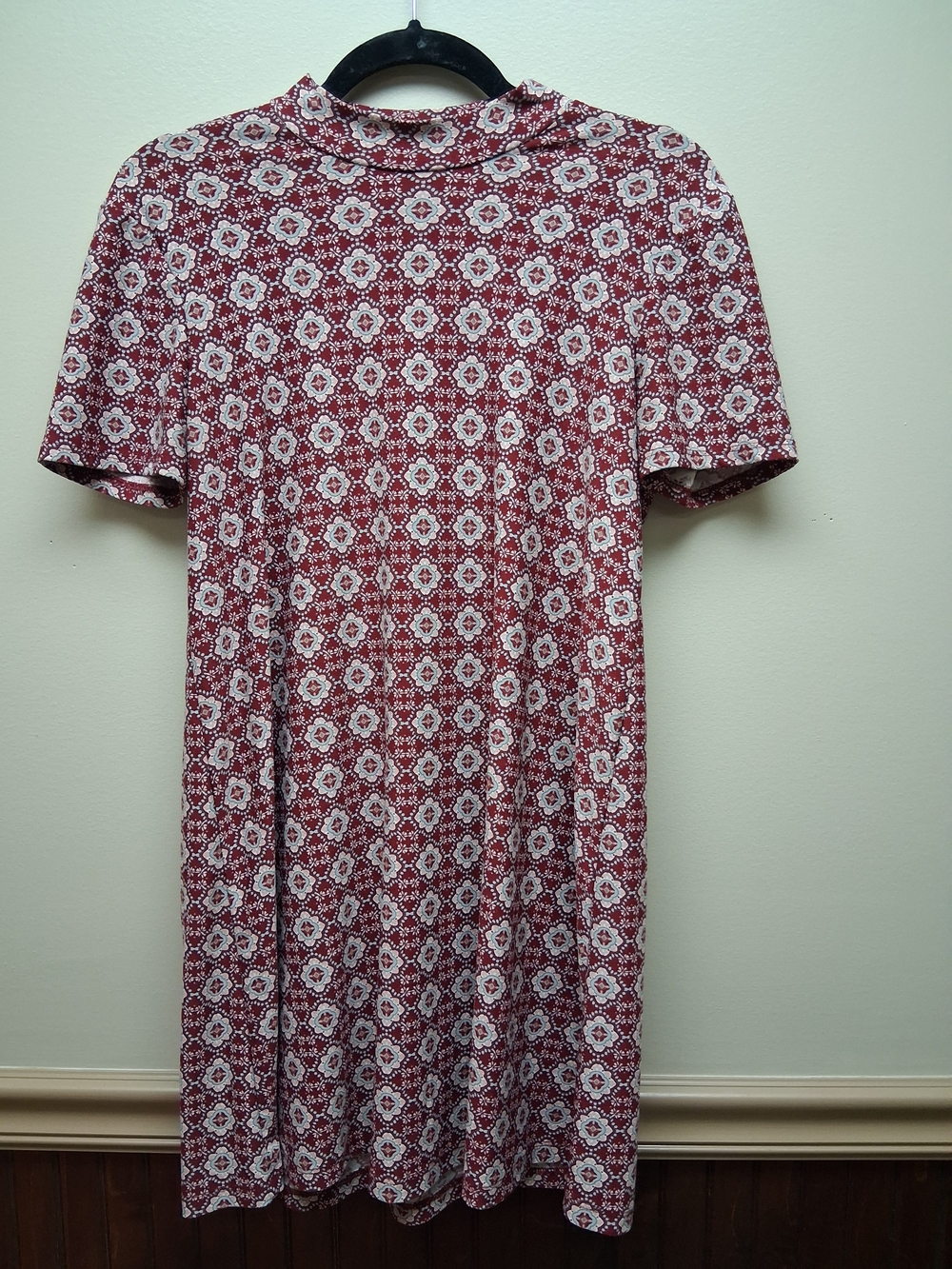 As U Wish Burgundy Short Sleeve Shift Dress Size Small